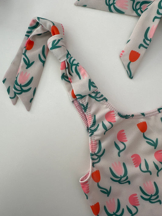 ALICE - детски цял бански с връзки на рамото *UV защита* - бански на лалета