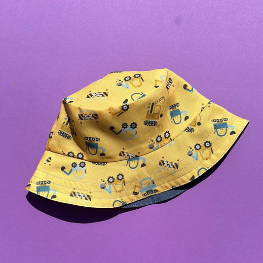 Reversible children's bucket hat with UV protection - hand-painted design - "excavators"