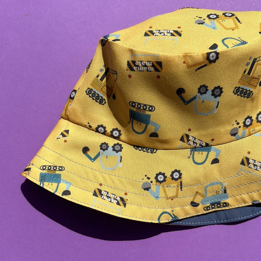 Reversible children's bucket hat with UV protection - hand-painted design - "excavators"