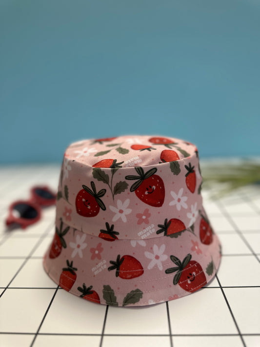 Reversible children's bucket hat with UV protection - hand-painted design - strawberries