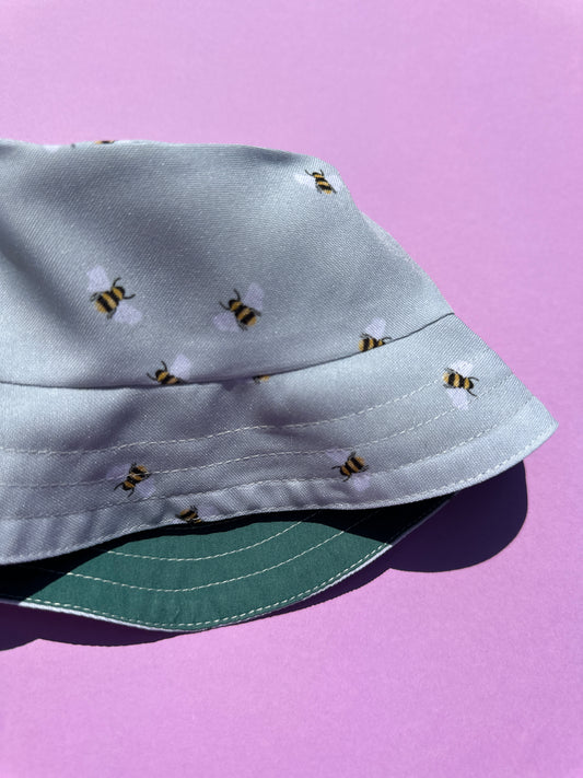 Reversible children's bucket hat with UV protection - hand-painted design - "bees"