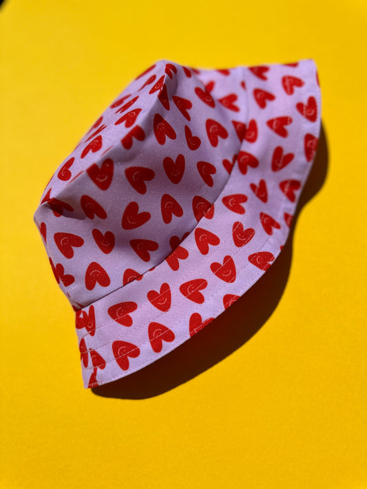 Reversible children's bucket hat with UV protection - hand-painted heart design