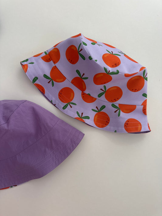 Reversible children's bucket hat with UV protection - oranges