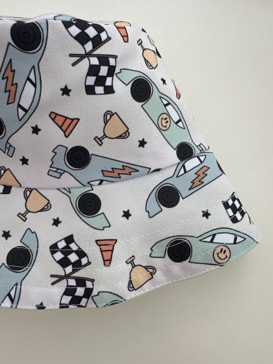 Reversible children's bucket hat with UV protection - formula 1