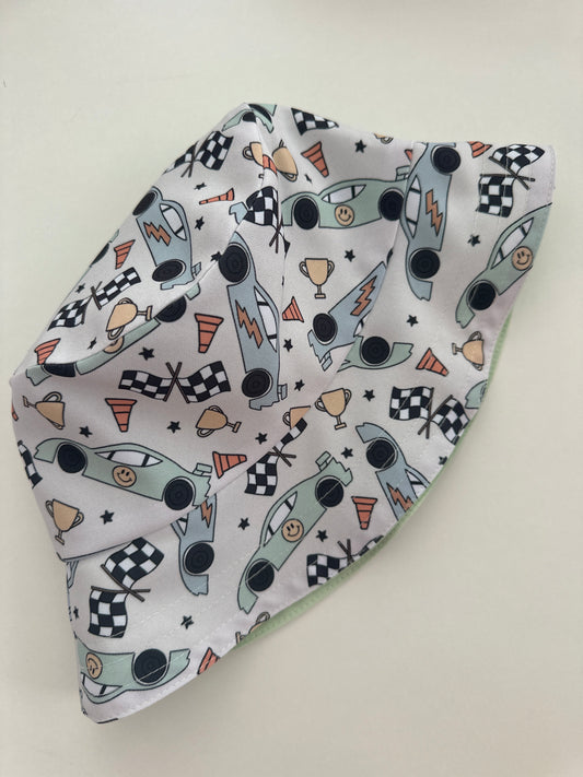 Reversible children's bucket hat with UV protection - formula 1