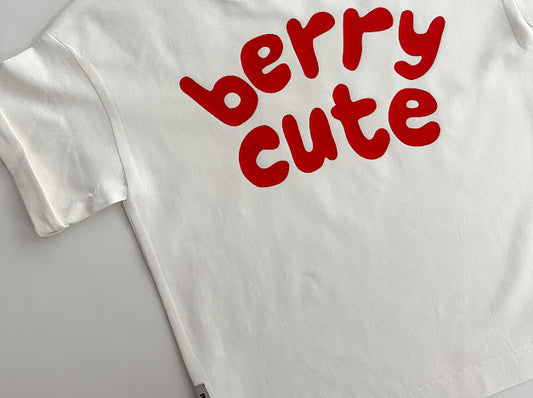 Оувърсайз тениска “berry cute” - екрю (SS26)