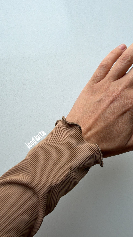 LONG SLEEVE UPF50+ TOP RAFFLES - Iced Latte