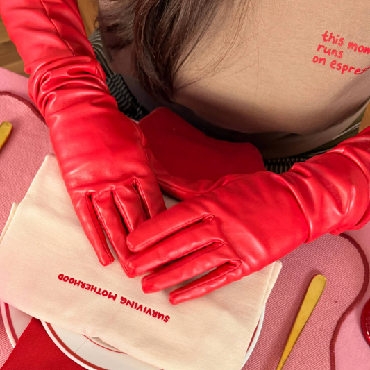 *custom text* Оувърсайз тениска “нещо, което детето ти казва” - черна, гранит, нюд, мока, екрю (SS26) - напишете своето лично послание