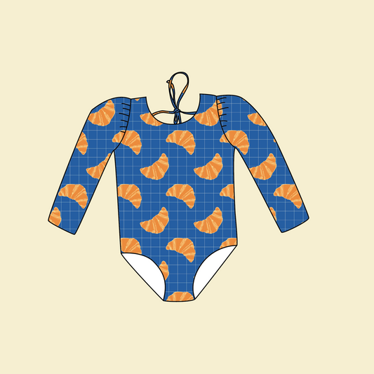 *PRECOMANDĂ* MARINA - Costum de baie pentru copii, dintr-o singură piesă, cu mâneci lungi și protecție UV (UPF 50+) - croissants albastru cobalt SS26