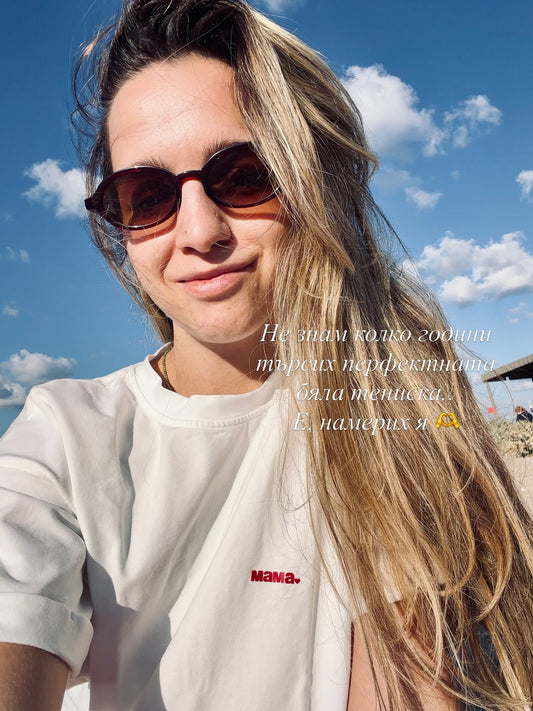 Oversized women's "mom" t-shirt in ecru