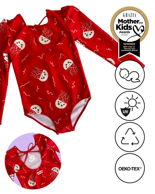 *PRECOMANDĂ* MARINA - Costum de baie pentru copii, dintr-o singură piesă, cu mâneci lungi și protecție UV (UPF 50+) - JELLY FISH RED HIGH VISIBILITY SS26