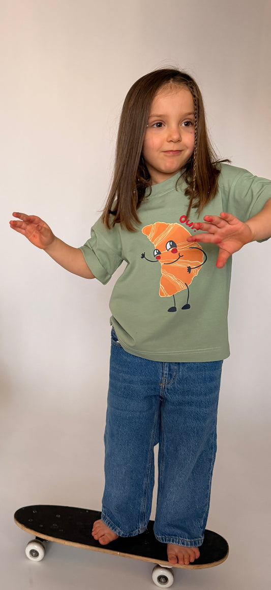 Детска оувърсайз тениска “croissant” - green tea (SS26)