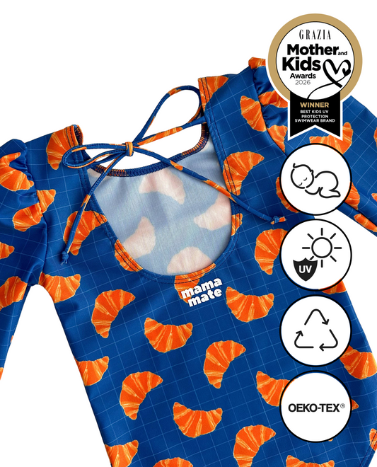 *PRECOMANDĂ* MARINA - Costum de baie pentru copii, dintr-o singură piesă, cu mâneci lungi și protecție UV (UPF 50+) - croissants albastru cobalt SS26
