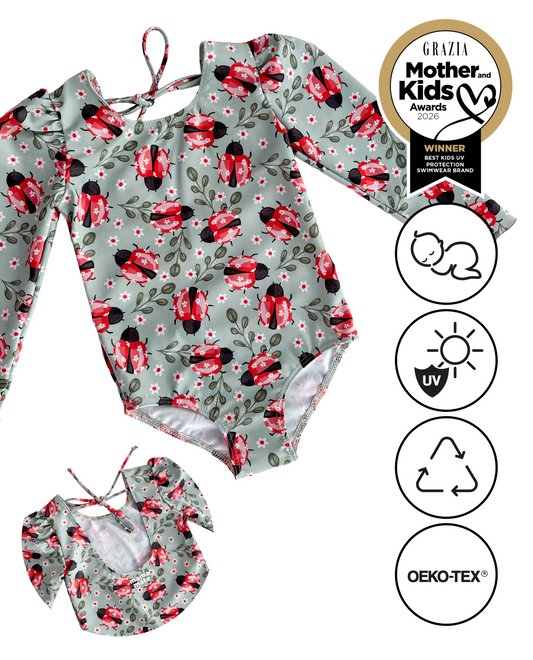 *PRECOMANDĂ* MARINA - Costum de baie pentru copii, dintr-o singură piesă, cu mâneci lungi și protecție UV (UPF 50+) - JELLY FISH RED HIGH VISIBILITY SS26