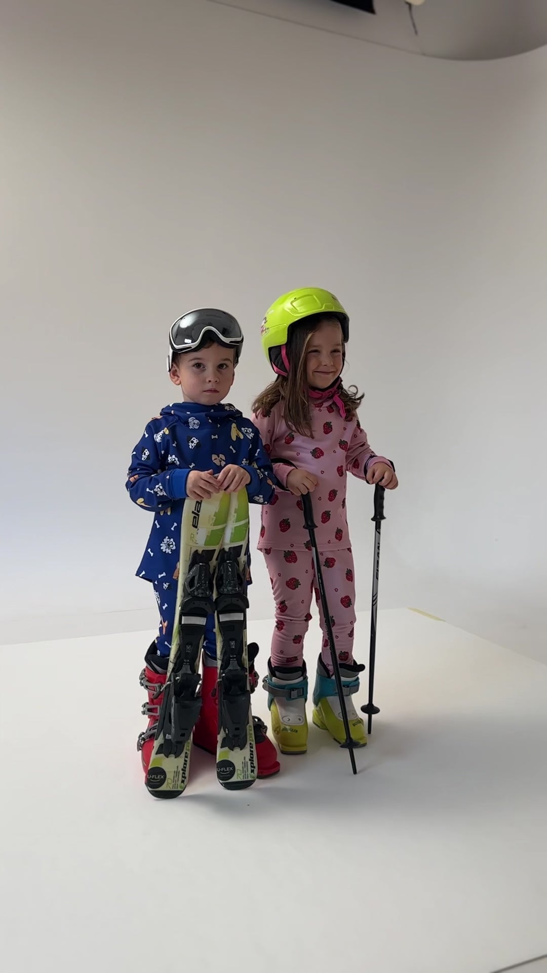 GROW MATE *PRE-ORDER* - комплект термобельо, което расте с детето - ягодки